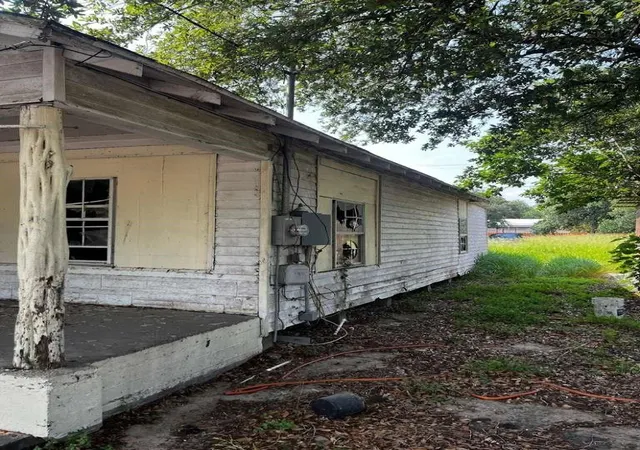 Photo 3 of Single family home for sale at 408 W Edward St, Falfurrias, TX 78355 | MLS# 36962967 | Listing updated on 2026-06-02