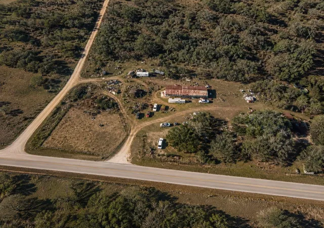 4th image of 9880 Dix Rd, Kingsbury, TX 78638 | MLS# 34392178