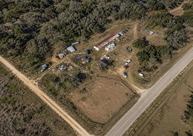 5th image of 9880 Dix Rd, Kingsbury, TX 78638 | MLS# 34392178