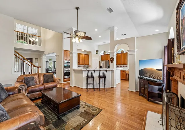 2nd image of 14 Serene Creek Pl, Spring, TX 77382 | MLS# 19606982