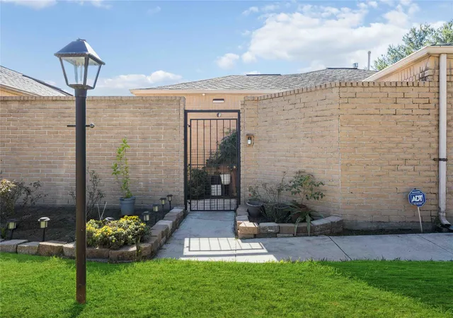 Photo 3 of Single family home for sale at 2423 Prides Xing Rd, Houston, TX 77067 | MLS# 71765541 | Listing updated on 2026-09-21