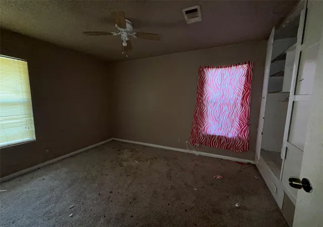 Photo 3 of Single family home for sale at 6026 Glenhurst Dr, Houston, TX 77033 | MLS# 85264335 | Listing updated on 2026-09-28