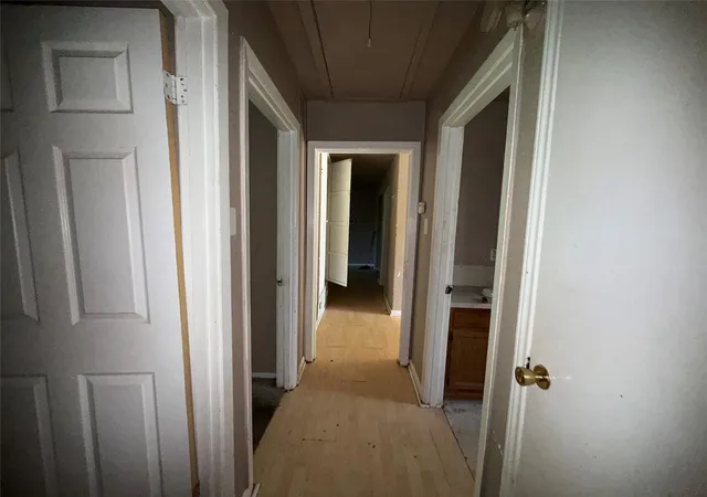 Photo 4 of Single family home for sale at 6026 Glenhurst Dr, Houston, TX 77033 | MLS# 85264335 | Listing updated on 2026-09-28