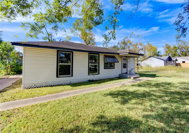 Photo 3 of Single family home for sale at 3431 Sayers St, Houston, TX 77026 | MLS# 28410436 | Listing updated on 2026-06-09