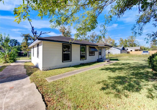Photo 3 of Single family home for sale at 3431 Sayers St, Houston, TX 77026 | MLS# 28410436 | Listing updated on 2026-06-09