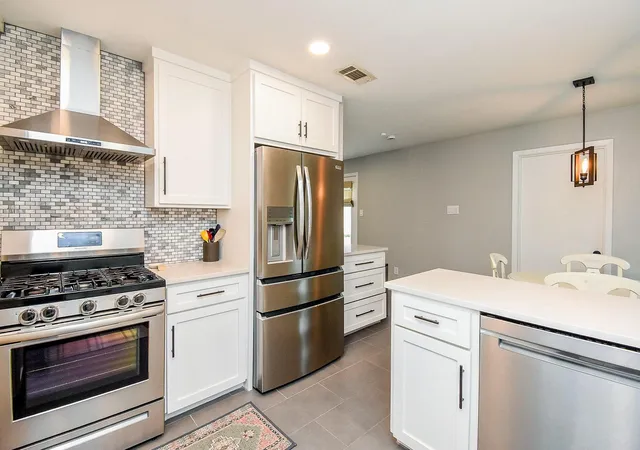 Photo 2 of Single family home for sale at 5727 Arboles Dr, Houston, TX 77035 | MLS# 45173154 | Listing updated on 2026-09-08