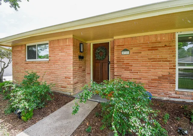 Photo 4 of Single family home for sale at 5727 Arboles Dr, Houston, TX 77035 | MLS# 45173154 | Listing updated on 2026-09-08