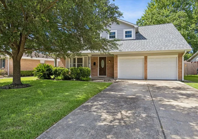 Single family home for sale at 5019 Kinglet St, Houston, TX 77035 | MLS# 4727806