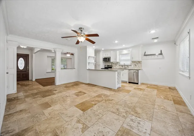 Photo 2 of Single family home for sale at 5019 Kinglet St, Houston, TX 77035 | MLS# 4727806 | Listing updated on 2026-09-19