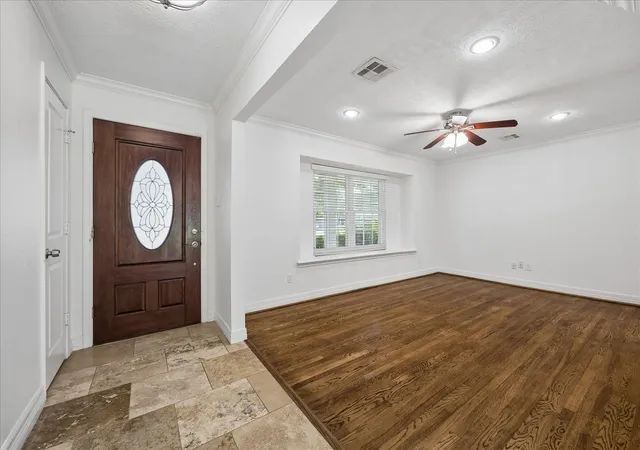 Photo 3 of Single family home for sale at 5019 Kinglet St, Houston, TX 77035 | MLS# 4727806 | Listing updated on 2026-09-19