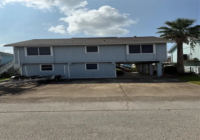 1st image of 1075 Redfish St, Hitchcock, TX 77563 | MLS# 55378018