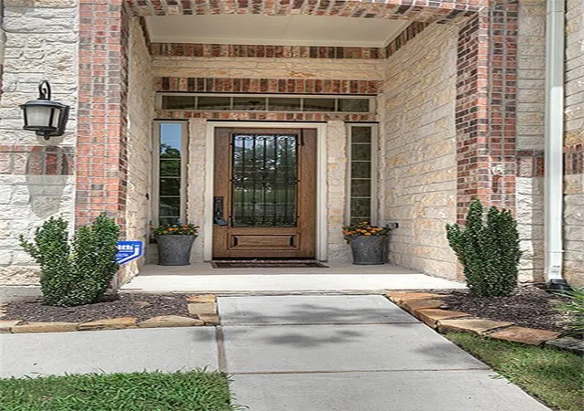 Photo 2 of Sale Pending at 1516 Cafe Dumonde, Conroe, TX 77304 | MLS# 60215606 | Listing updated on 2026-08-31