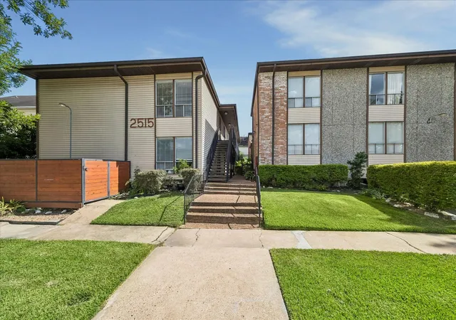 Photo 1 of Sale Pending at 2550 Shakespeare #8, Houston, TX 77030 | MLS# 76862906 | Listing updated on 2026-08-28