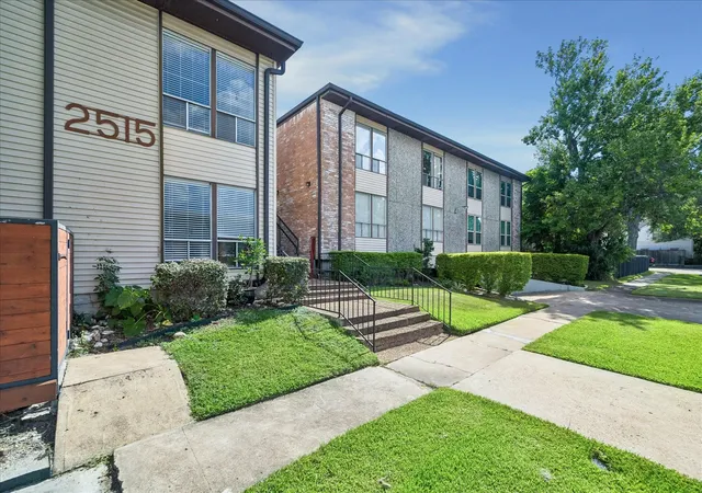 Photo 2 of Sale Pending at 2550 Shakespeare #8, Houston, TX 77030 | MLS# 76862906 | Listing updated on 2026-08-28