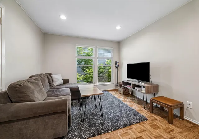 Listing Photo 4 - Condo for sale in building located at 2550 Shakespeare, Houston, TX 77030 - Unit #8