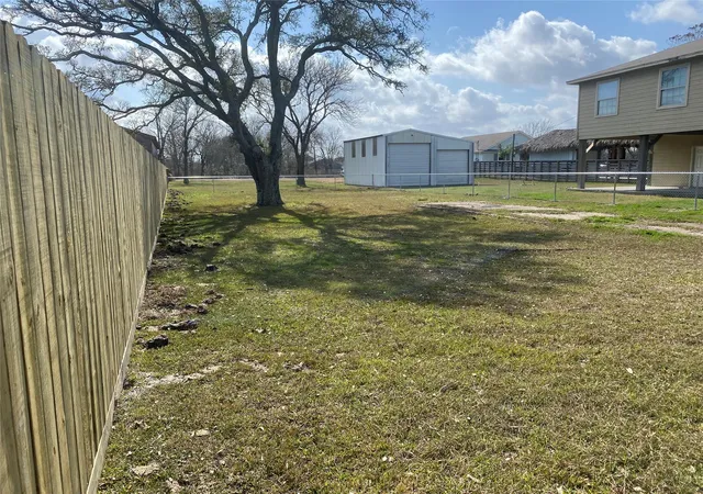 3rd image of 2409 Avenue A, Dickinson, TX 77539 | MLS# 19184749