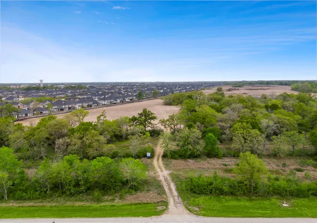 Photo 4 of Single family home for sale at 8535 Light Rail Dr, Fulshear, TX 77441 | MLS# 7962114 | Listing updated on 2026-09-19