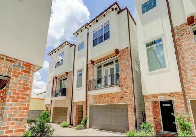 Photo 3 of Single family home for sale at 1040 W 26th Street #B, Houston, TX 77008 | MLS# 56634334 | Listing updated on 2026-08-17