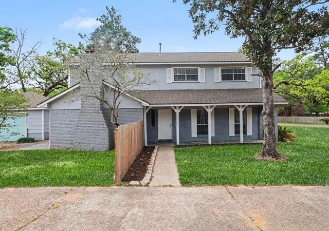 Homes for sale in Conroe, TX | 107 Carriage Ln, Conroe, TX 77385 | MLS# 11968223