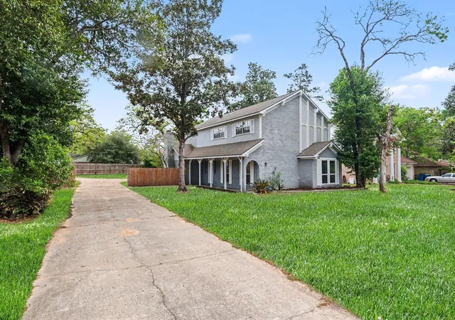 Homes for sale in Conroe, TX | 107 Carriage Ln, Conroe, TX 77385 | MLS# 11968223