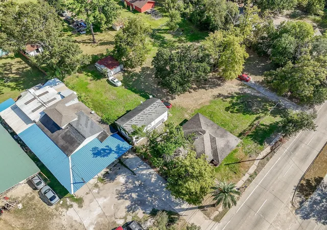 Listing Photo 4 - Condo for sale in building located at 2413 E Crosstimbers St, Houston, TX 77093