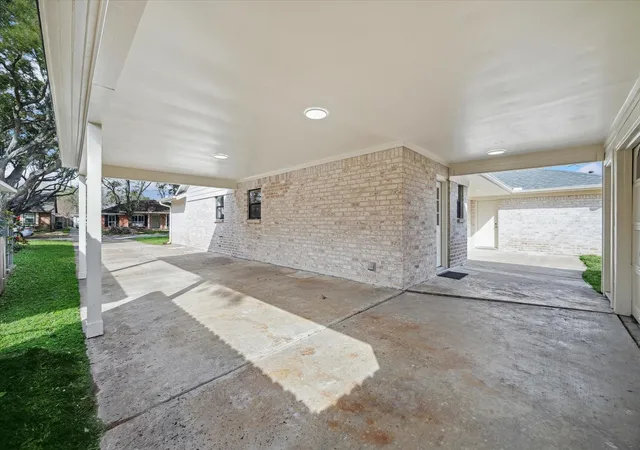 Homes for sale in Houston, TX | 7715 Twin Hills Dr, Houston, TX 77071 | MLS# 67607953