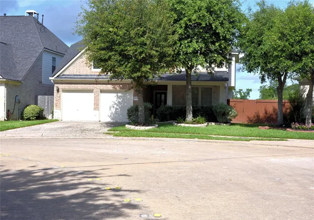 Homes for sale in Sugar Land, TX | 5106 Autumn Rose Ln, Sugar Land, TX 77479 | MLS# 67620860