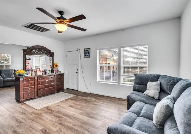 5th image of 4101 Falls St, Houston, TX 77026 | MLS# 5804295