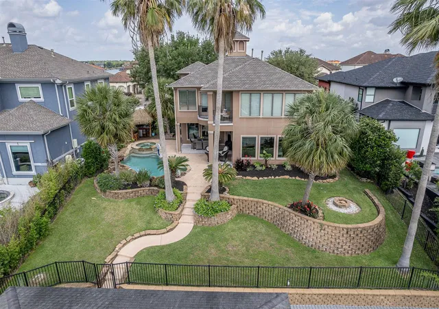 Photo 3 of Single family home for sale at 2938 North Is Dr, Seabrook, TX 77586 | MLS# 16143332 | Listing updated on 2026-09-14