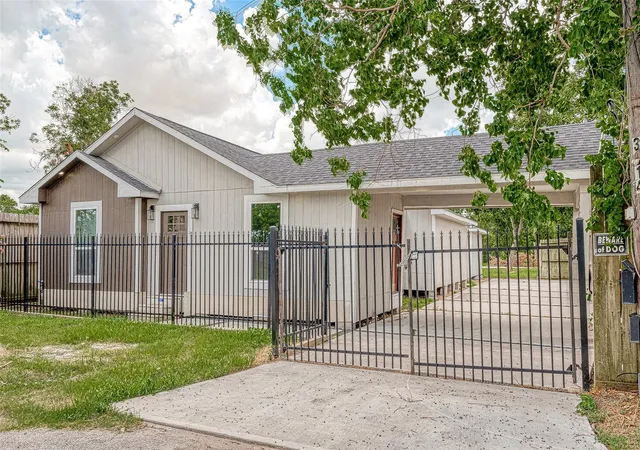 1st image of 3014 Delia St, Houston, TX 77026 | MLS# 11153003