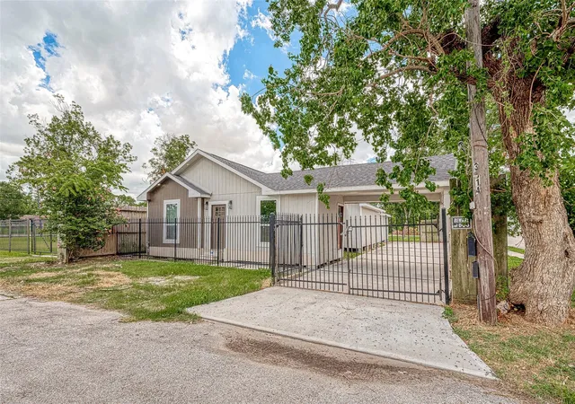 3rd image of 3014 Delia St, Houston, TX 77026 | MLS# 11153003