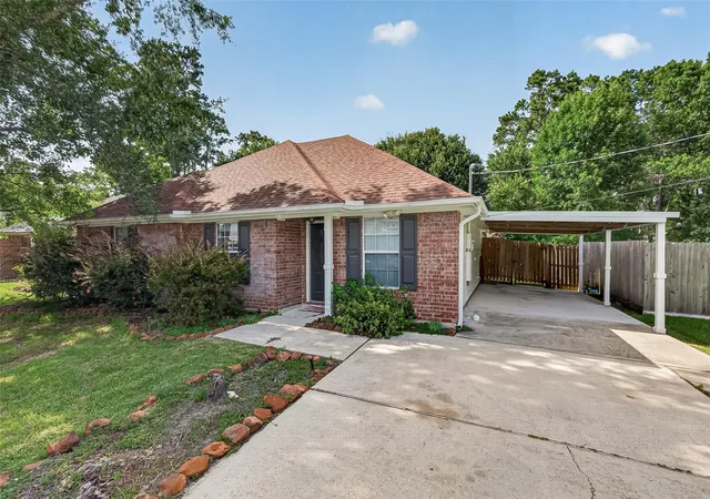 Photo 1 of Single family home for sale at 720 Springwood Dr, Conroe, TX 77385 | MLS# 18812928 | Listing updated on 2026-09-13