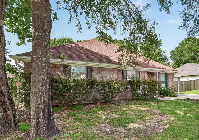 Photo 2 of Single family home for sale at 720 Springwood Dr, Conroe, TX 77385 | MLS# 18812928 | Listing updated on 2026-09-13