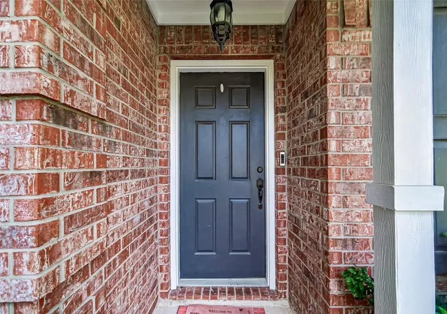 Photo 3 of Single family home for sale at 720 Springwood Dr, Conroe, TX 77385 | MLS# 18812928 | Listing updated on 2026-09-13