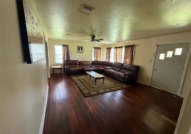 4th image of 1800 Carlisle St, Rosenberg, TX 77471 | MLS# 67213486