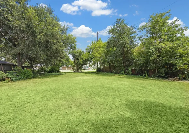 2nd image of 8606 Linkpass Ln, Houston, TX 77025 | MLS# 85762967
