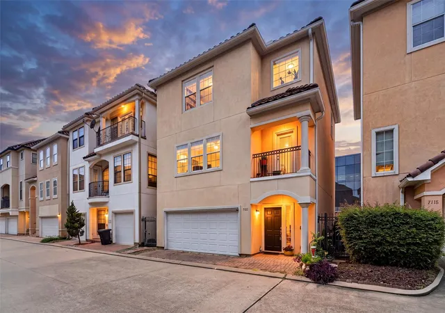 Photo 2 of Single family home for sale at 7122 Laguna Villas, Houston, TX 77036 | MLS# 78309588 | Listing updated on 2026-09-09