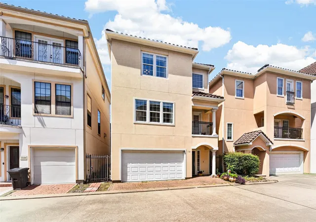Photo 3 of Single family home for sale at 7122 Laguna Villas, Houston, TX 77036 | MLS# 78309588 | Listing updated on 2026-09-09