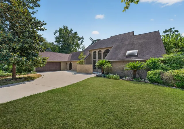 Photo 2 of Sale Pending at 589 Brandon Rd, Conroe, TX 77302 | MLS# 28004915 | Listing updated on 2026-09-18