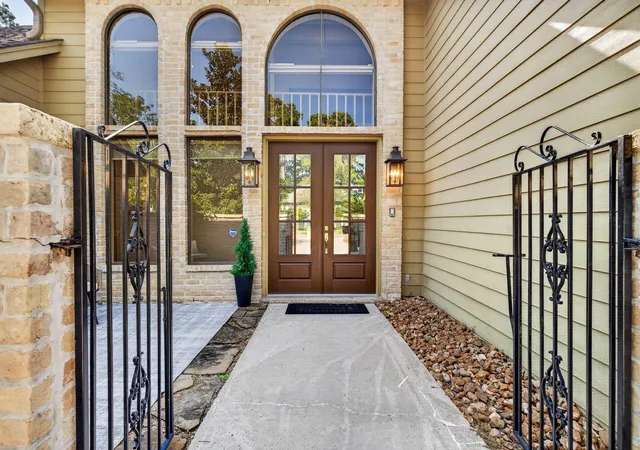 Photo 3 of Sale Pending at 589 Brandon Rd, Conroe, TX 77302 | MLS# 28004915 | Listing updated on 2026-09-18