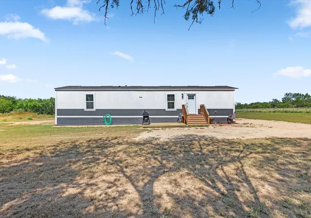 Photo 4 of Single family home for sale at 3131 Sandy Elm Rd, La Vernia, TX 78121 | MLS# 57849322 | Listing updated on 2026-09-05