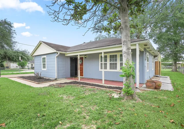 2nd image of 108 N 7th St, Highlands, TX 77562 | MLS# 8026113