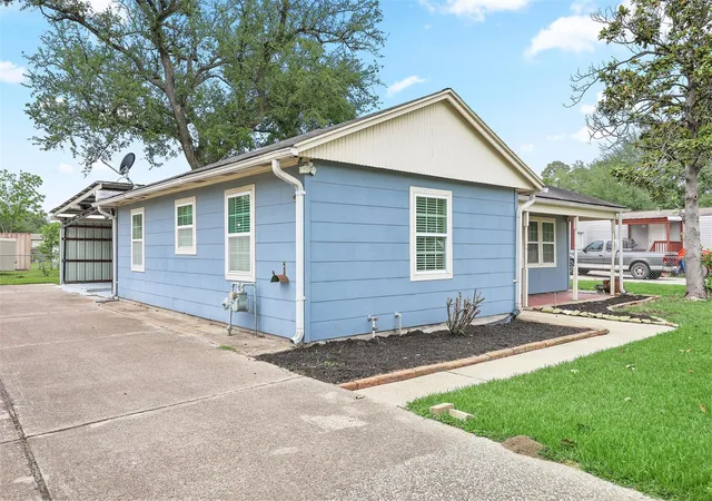 3rd image of 108 N 7Th St, Highlands, TX 77562 | MLS# 8026113