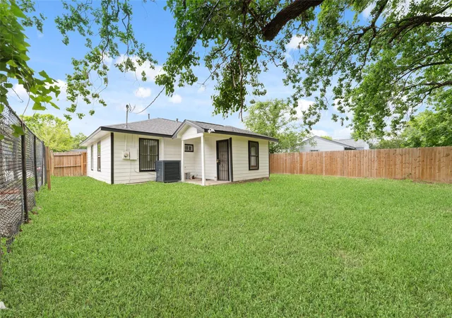Homes for sale in Houston, TX | 6905 Kassarine Pass, Houston, TX 77033 | MLS# 10231691