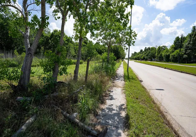 Photo 3 of Land for sale at 5914 E Orem Dr, Houston, TX 77048 | MLS# 29208745 | Listing updated on 2026-07-06