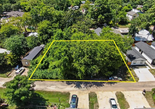 Photo 2 of Sale Pending at 11547 Persimmon St, Willis, TX 77318 | MLS# 63698301 | Listing updated on 2026-09-04
