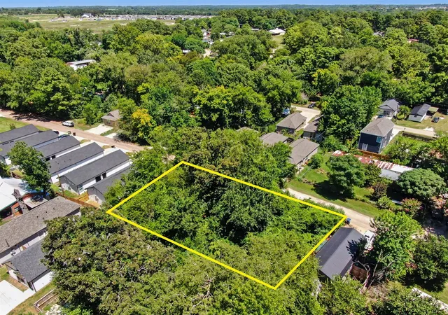 Photo 3 of Sale Pending at 11547 Persimmon St, Willis, TX 77318 | MLS# 63698301 | Listing updated on 2026-09-04