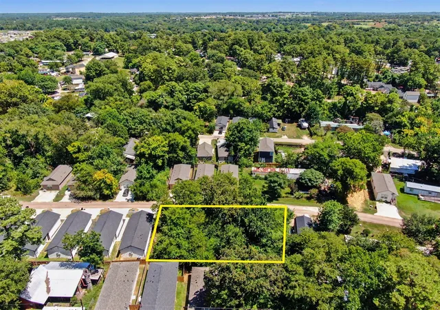 Photo 4 of Sale Pending at 11547 Persimmon St, Willis, TX 77318 | MLS# 63698301 | Listing updated on 2026-09-04