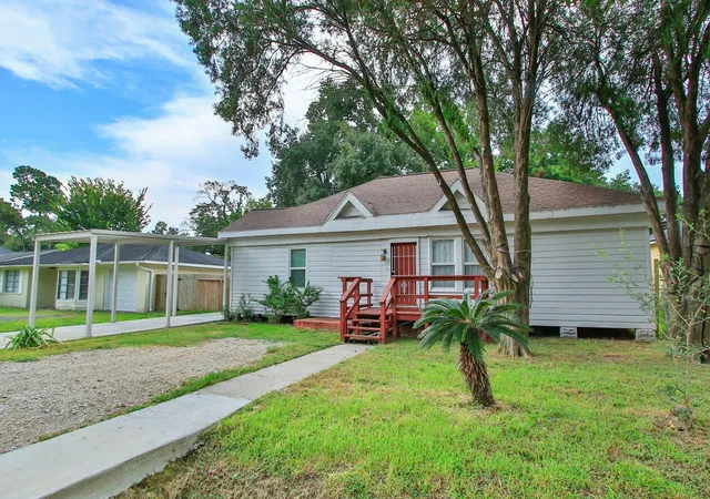 Photo 3 of Single family home for sale at 2703 Areba St, Houston, TX 77091 | MLS# 92649575 | Listing updated on 2026-10-07