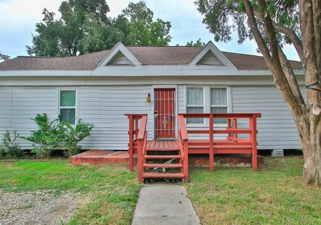 Photo 4 of Single family home for sale at 2703 Areba St, Houston, TX 77091 | MLS# 92649575 | Listing updated on 2026-10-07